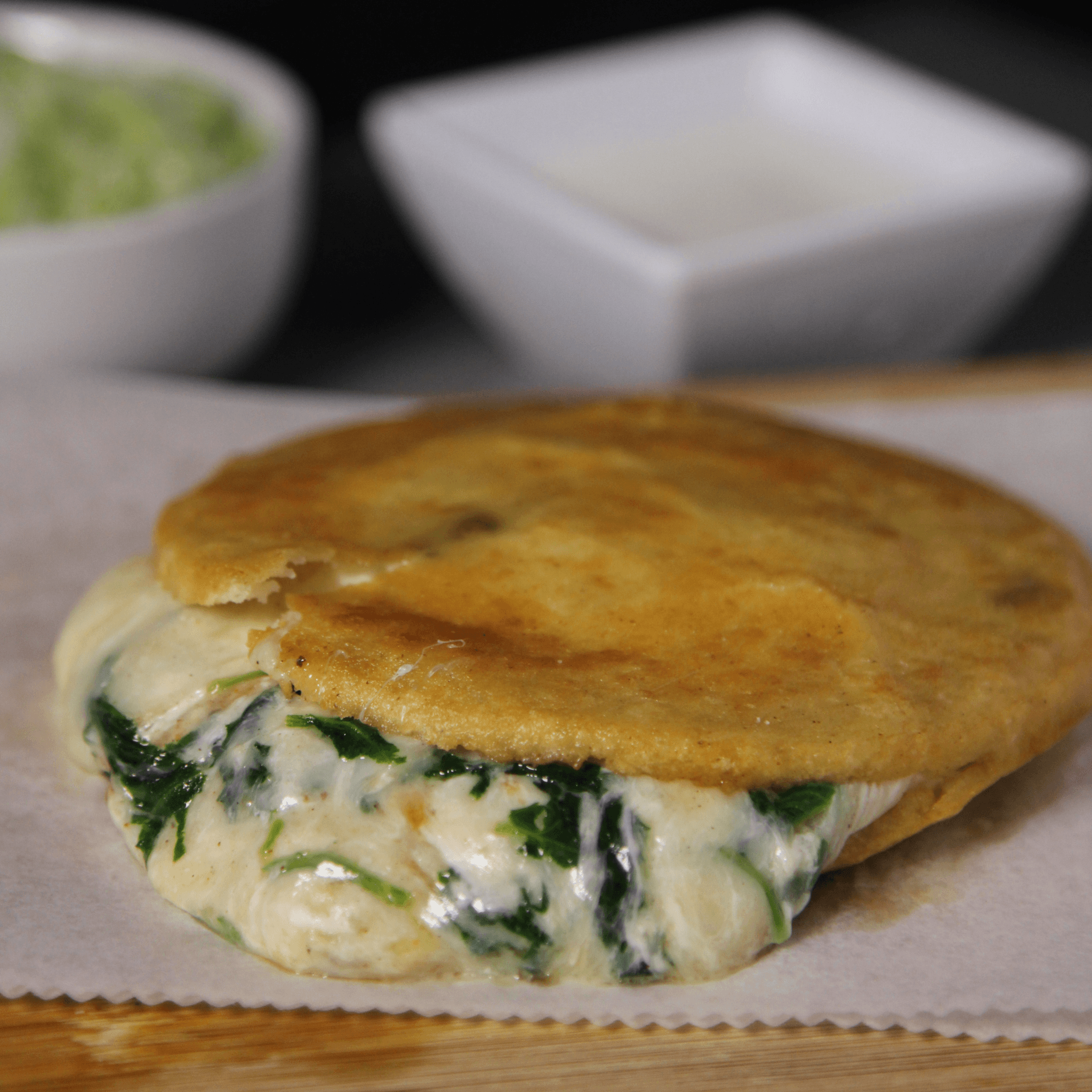 Gordita Queso Con Epazote.