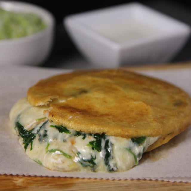 Gordita Queso Con Epazote.