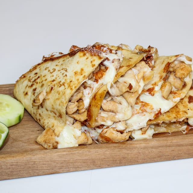 Pollo / Chicken Quesadilla.