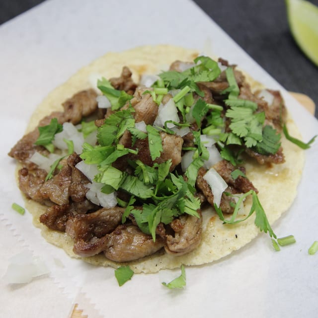 Chuleta / Pork Chop Taco.